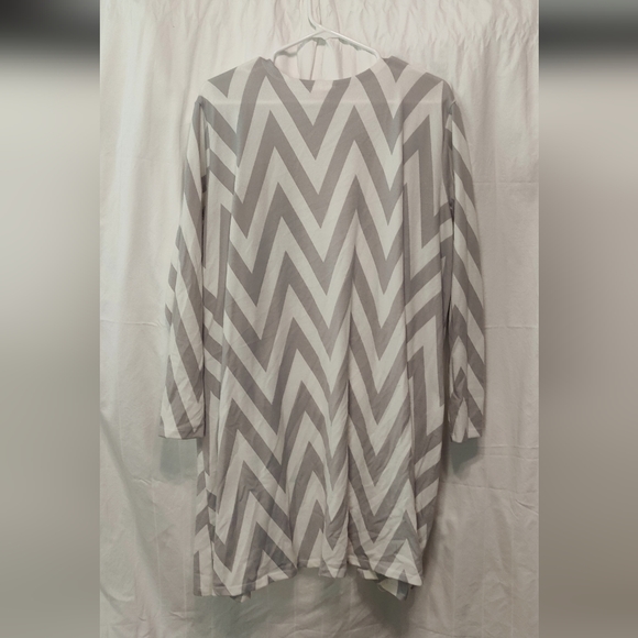 Any Item $10- Send an Offer (Purses Excluded)- LulaRoe Caroline cardigan - Picture 3 of 5